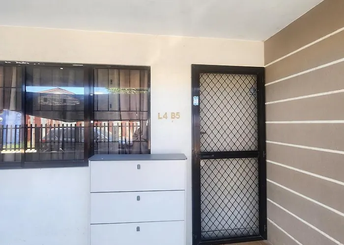 Newtown Near, 3 Rooms, 2-story House, Entire House, Plain, Fast Internet, Opposite Lg Garden Ferienhaus