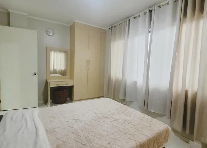 Ferienhaus Newtown Near, 3 Rooms, 2-story House, Entire House, Plain, Fast Internet, Opposite Lg Garden *